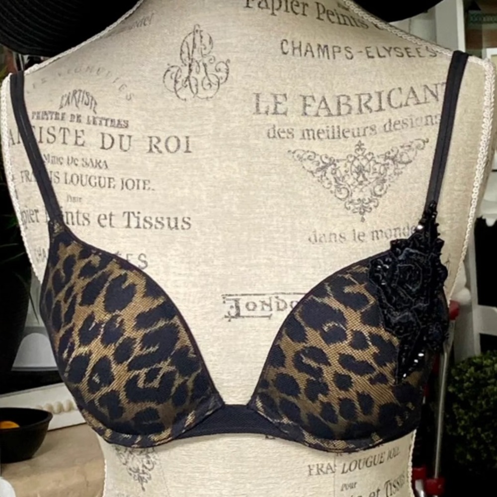 VICTORIA’S SECRET BRA SIZE 34B